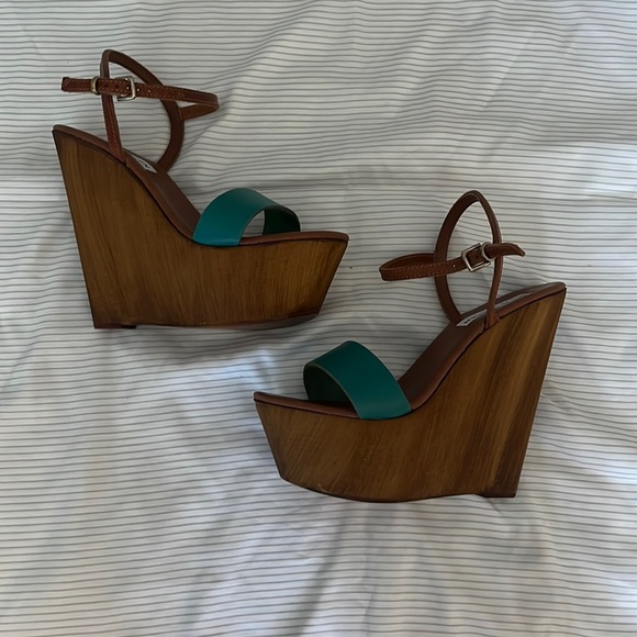 Steve Madden Shoes - Size 5 wedges